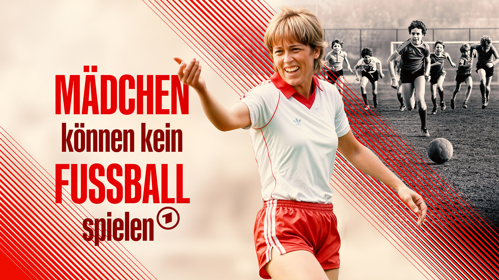 Kollage: Birgit Dahlke als erwachsene Fußballspielerin in rot-weißer Sportkleidung und eine schwarz-weiß Fotografie als junge Spielerin beim SV Prüm (Quelle: DOCDAYS/Imago/Dahlke)