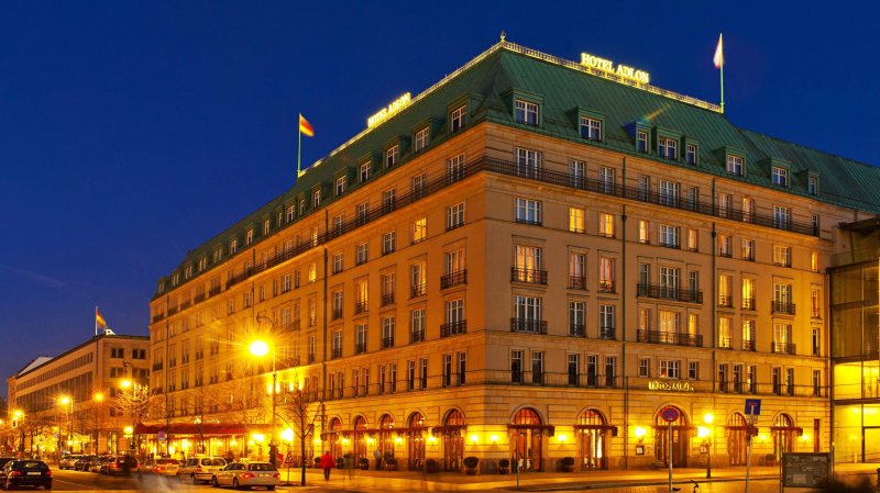 Hotel Adlon im Abnedlichterglanz, Bild: Imago/Blickwinkel