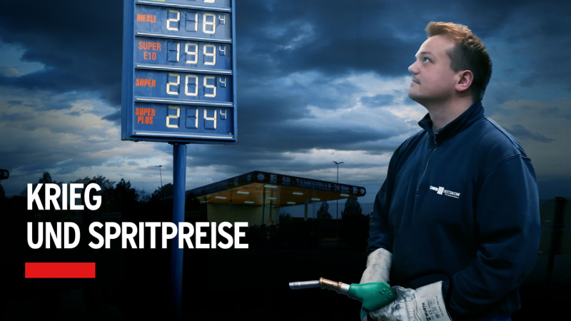 Collage: Ein Tankwart steht mit dem Zapfhahn in der Hand da und schaut besorgt in Richtung einer Anzeigetafel mit Spritpreisen. (Bild: rbb/picture alliance/colourbox.com) 